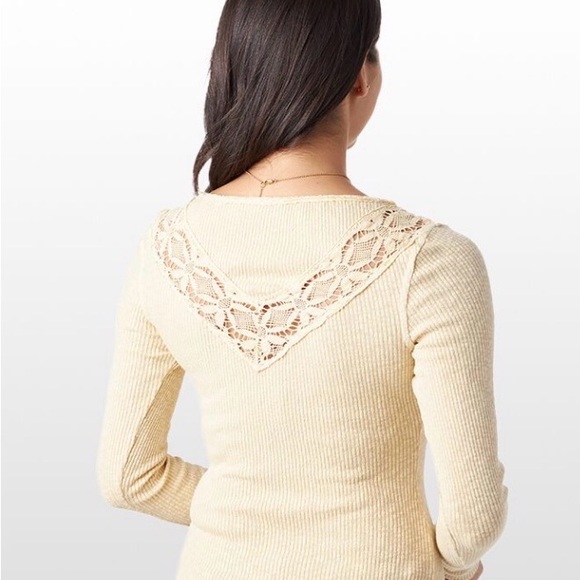 Free People Cream Lace Button Come on Over Stretch Henley Sz Large (Sm/Med) - Picture 15 of 16